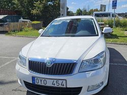 Vit Begagnad 2013 Skoda Octavia Elegance Kombi | 49 000 kr (Bra pris)