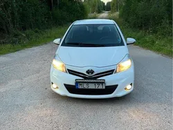 Vit Begagnad 2013 Toyota Yaris Active Halvkombi | 85 000 kr (Dyr)