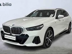 Vit Begagnad 2025 BMW 530e Kombi | 699 900 kr
