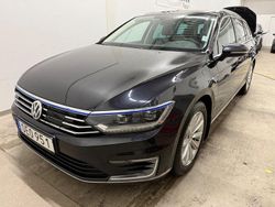 Svart (svart metallic) Begagnad 2017 VW Passat GTE Kombi | 114 500 kr (Lite dyr)