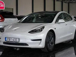 Vit Begagnad 2020 Tesla Model 3 Standard Range Plus Sedan | 235 000 kr (Marknadspris)