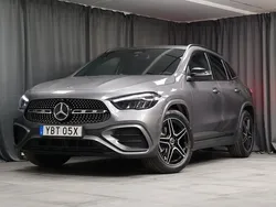 Mörkgrå Ny 2024 Mercedes GLA200 Premium SUV | 449 000 kr