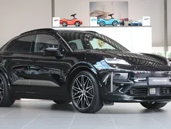 Svart Begagnad 2024 Porsche Macan Turbo SUV | 1 469 000 kr (Dyr)