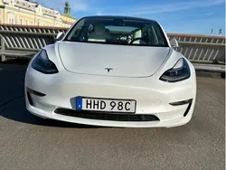 Vit Begagnad 2019 Tesla Model 3 Long Range Sedan | 254 900 kr (Marknadspris)