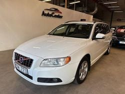 Vit Begagnad 2009 Volvo V70 Momentum Kombi | 89 900 kr (Marknadspris)