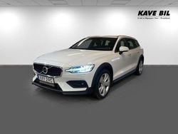 Vit Begagnad 2019 Volvo V60 CC Momentum Kombi | 239 900 kr (Lite dyr)