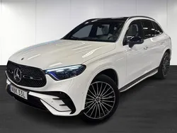 Vit (white) Begagnad 2025 Mercedes GLC300e AMG SUV | 957 500 kr