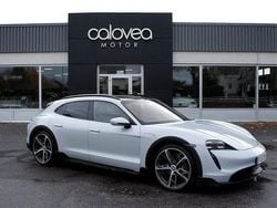 Ljusgrå Begagnad 2021 Porsche Taycan Cross Turismo Sedan | 679 900 kr (Marknadspris)