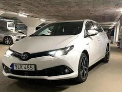 Vit Begagnad 2018 Toyota Auris Hybrid Comfort Halvkombi | 169 900 kr (Marknadspris)