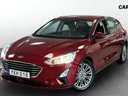 Röd (red) Begagnad 2018 Ford Focus Titanium Halvkombi | 139 900 kr (Marknadspris)