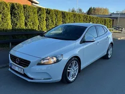 Blå Begagnad 2013 Volvo V40 Kinetic Kombi | 100 000 kr (Marknadspris)