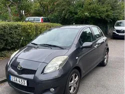 Grå Begagnad 2011 Toyota Yaris Halvkombi | 60 000 kr (Marknadspris)