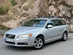 Ljusgrå (grå) Begagnad 2010 Volvo V70 Momentum Kombi | 94 700 kr (Marknadspris)
