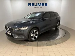 Mörkblå Begagnad 2021 Volvo V60 CC SE Kombi | 299 500 kr (Marknadspris)