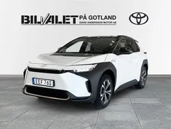 Vit Begagnad 2022 Toyota bZ4X SUV | 389 000 kr (Marknadspris)