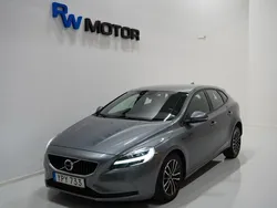 Grå Begagnad 2017 Volvo V40 Kombi | 164 800 kr (Marknadspris)