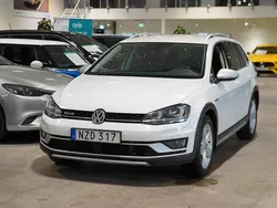 Vit Begagnad 2016 VW Golf Alltrack Kombi | 124 900 kr (Marknadspris)