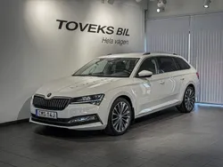 Vit (candy white) Begagnad 2021 Skoda Superb LAURIN & KLEMENT Kombi | 264 900 kr (Superpris)