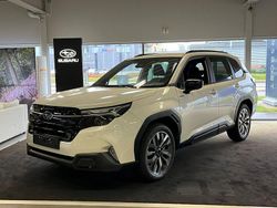 Vit (vit metallic) Ny 2025 Subaru Forester SUV | 454 900 kr (Lite dyr)