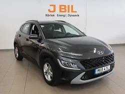 Grå Begagnad 2022 Hyundai Kona Essential SUV | 184 900 kr (Marknadspris)