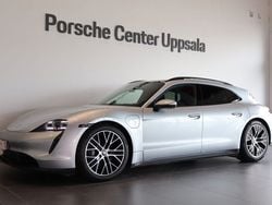 Silver (dolmite silver metallic) Begagnad 2023 Porsche Taycan Sport Turismo Sedan | 785 000 kr (Marknadspris)