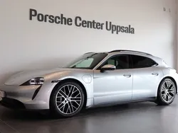 Silver (dolmite silver metallic) Begagnad 2023 Porsche Taycan Sport Turismo Sedan | 815 000 kr (Marknadspris)