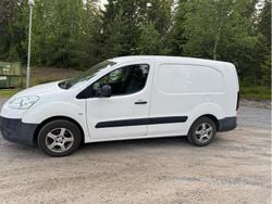 Vit Begagnad 2014 Peugeot Partner Minibuss | 60 000 kr (Marknadspris)