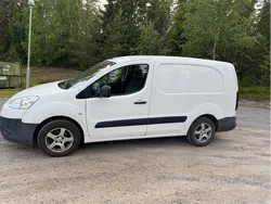 Vit Begagnad 2014 Peugeot Partner Minibuss | 60 000 kr (Marknadspris)