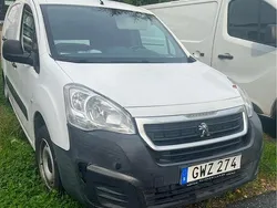 Vit Begagnad 2016 Peugeot Partner Minibuss | 60 000 kr