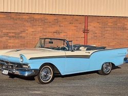Flerfärgad Begagnad 1957 Ford Fairlane Cab | 349 000 kr