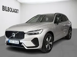 Ljusgrå (grå) Begagnad 2025 Volvo XC60 Plus SUV | 559 800 kr (Marknadspris)