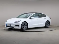 Vit Begagnad 2021 Tesla Model 3 Standard Range Plus Sedan | 235 000 kr (Marknadspris)
