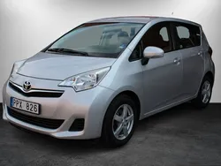 Silver Begagnad 2013 Toyota Verso-S Multidrive S Minibuss | 114 900 kr (Marknadspris)