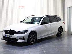 Vit Begagnad 2020 BMW 320 Sport Line Kombi | 239 900 kr (Marknadspris)