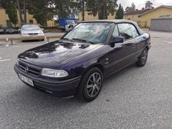 Mörkblå (blå) Begagnad 1994 Opel Astra Cabriolet Cab | 15 900 kr