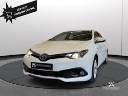 Vit Begagnad 2018 Toyota Auris Hybrid Active Halvkombi | 154 500 kr (Marknadspris)
