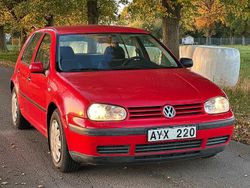 Röd Begagnad 1998 VW Golf IV Trendline Halvkombi | 8 500 kr (Superpris)