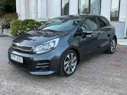 Grå (gråmetallic / dark gun) Begagnad 2016 Kia Rio Halvkombi | 74 000 kr (Marknadspris)
