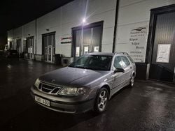 Ljusgrå Begagnad 2002 Saab 9-5 Linear Kombi | 27 900 kr (Marknadspris)