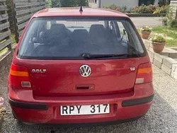 Röd Begagnad 2001 VW Golf IV Basis Halvkombi | 12 000 kr (Marknadspris)