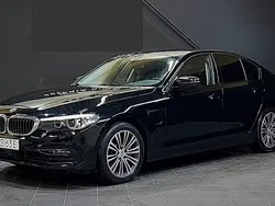 Svart Begagnad 2019 BMW 530e iPerformance Sedan | 299 900 kr (Marknadspris)