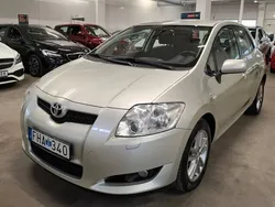 Silver Begagnad 2009 Toyota Auris Halvkombi | 75 000 kr (Marknadspris)