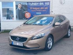 Brun Begagnad 2013 Volvo V40 Momentum Kombi | 99 900 kr (Marknadspris)