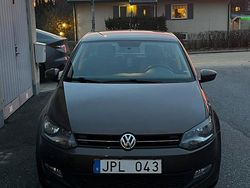 Mörk brun Begagnad 2012 VW Polo Halvkombi | 76 000 kr (Marknadspris)