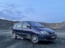 Blå Begagnad 2002 Renault Scénic Expression Minibuss | 4 000 kr (Marknadspris)