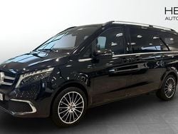 Svart (black) Begagnad 2023 Mercedes V300 Exclusive Minibuss | 735 000 kr (Marknadspris)