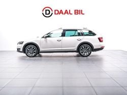 Vit Begagnad 2018 Skoda Octavia Scout Kombi | 234 700 kr (Marknadspris)