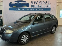 Mörkgrå (grå) Begagnad 2005 Skoda Fabia Kombi | 14 900 kr (Marknadspris)