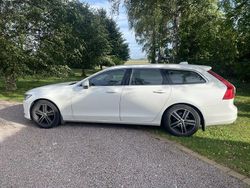 Vit Begagnad 2018 Volvo V90 Momentum Kombi | 225 000 kr (Marknadspris)