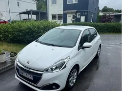 Vit Begagnad 2015 Peugeot 208 Halvkombi | 49 500 kr (Marknadspris)